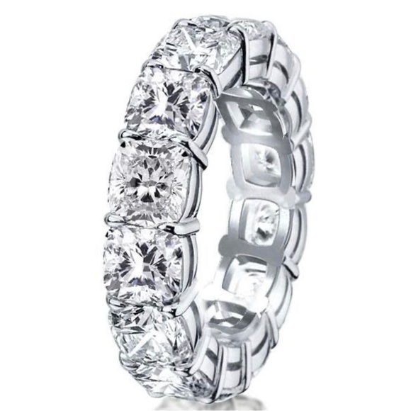 Italo Round And Cushion Cut Engagement Rings Sets - Picture 8 of 9